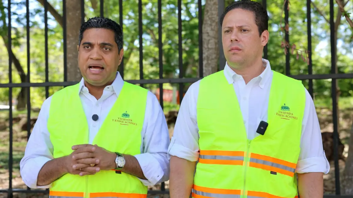 Ministros Carlos Bonilla y Kelvin Cruz supervisan remodelación del Centro Olímpico Juan Pablo Duarte