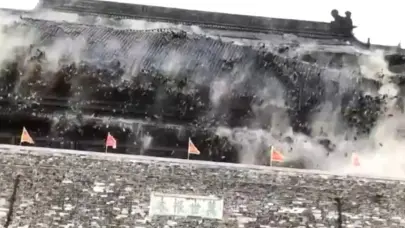 Colapsa parcialmente una torre de 650 años de antigüedad en china