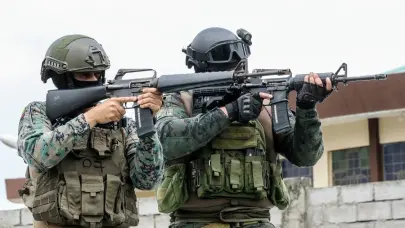 Mueren ocho militares en Ecuador al enfrentarse a un grupo disidente de las FARC, seg&uacute;n la Fiscal&iacute;a