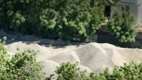 Persisten extracciones ilegales de arena en ríos de Montecristi pese a prohibición ambiental