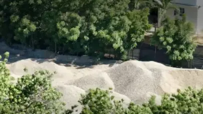 Persisten extracciones ilegales de arena en ríos de Montecristi pese a prohibición ambiental