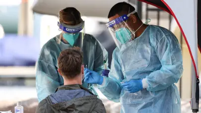 Detectan nueva variante de COVID-19 en EEUU: cuáles son sus síntomas y qué tan peligrosa es