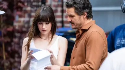 Pedro Pascal compañero de rodaje de Dakota Johnson, le sugirió crearse un OnlyFans