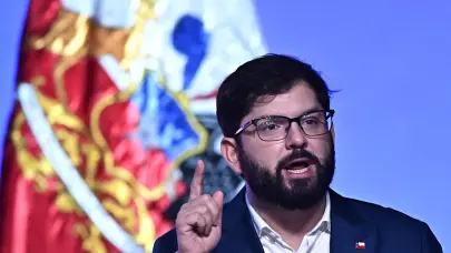 Boric interrumpe su agenda para supervisar alerta por terremoto y posible tsunami en Chile