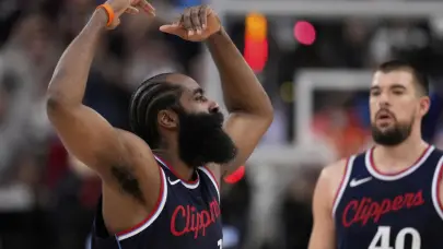 James Harden anota 28 puntos y los Clippers fuerzan el séptimo partido con una contundente victoria por 111-105 sobre los Nuggets