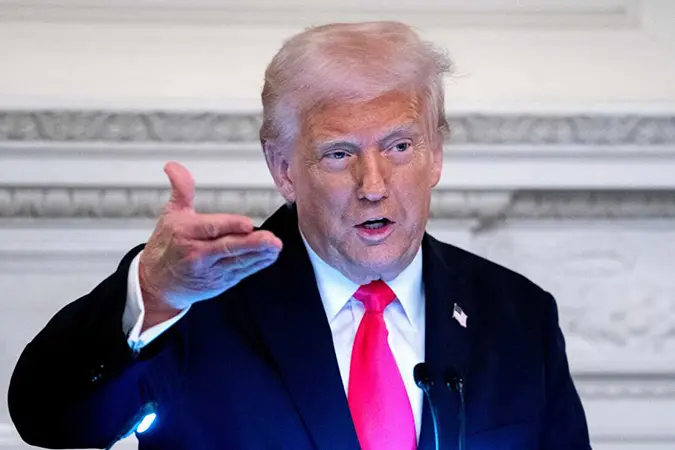 Trump suspende entrevistas para visas de estudiantes en todo el mundo