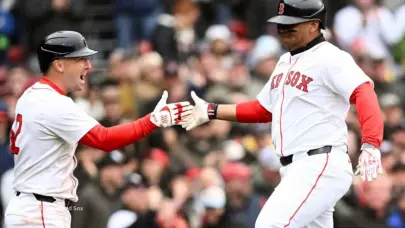 Devers y Abreu encabezan a los Medias Rojas