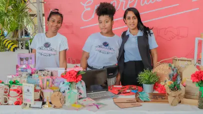 Jóvenes dominicanos transforman sus vidas y la economía a través del emprendimiento