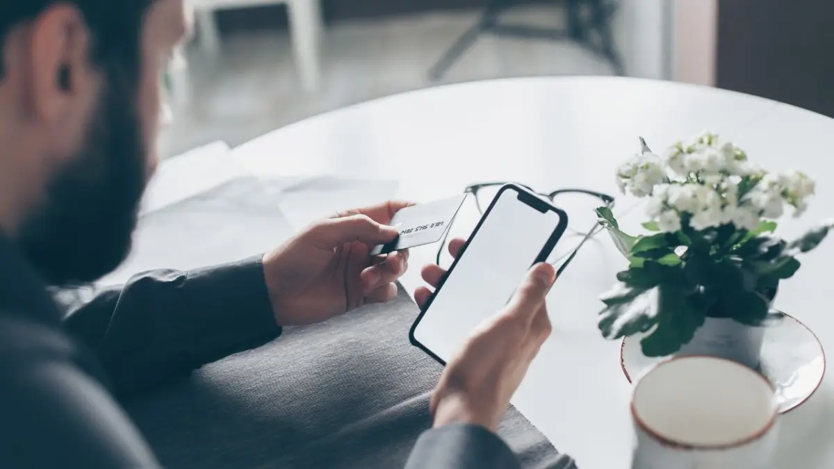 Hombre es extorsionado por estafador que le robó su motocicleta