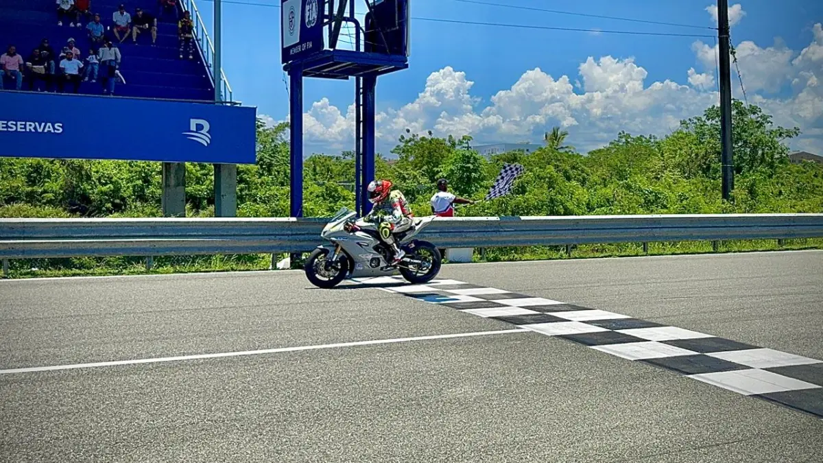 Rainier Toribio regresa en grande en el Gran Premio Acelerando RD“El Androide” dominó la máxima categoría en el trazado de Las Américas