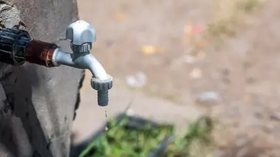 Miles de personas quedan sin agua potable por avería en acueducto de Santo Domingo Este
