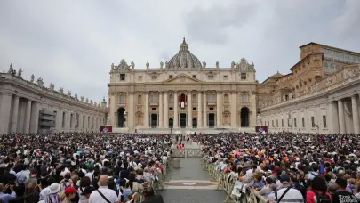 Los fieles piden a León XIV que se mantenga humilde y colaborador