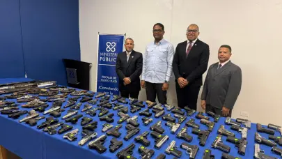 Fiscalía de Puerto Plata entrega 132 armas de fuego al Ministerio de Interior y Policía