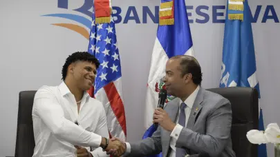 Banreservas y Juan Soto firman acuerdo para promover el orgullo de ser dominicano