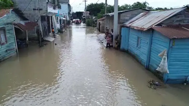 Inundaciones afectan a comunidades en las provincias Duarte y La Vega