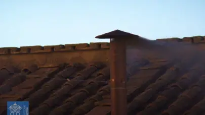 Fumata negra: No hay papa tras la primera votaci&oacute;n del c&oacute;nclave