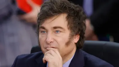 Periodista denuncia hackeos tras revelar que Inteligencia de Milei investiga a opositores