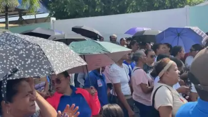 Profesores exigen arreglo de escuelas y destituci&oacute;n de directora 07-05 en SFM