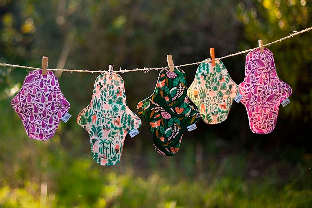 Compresas reutilizables colgadas al sol