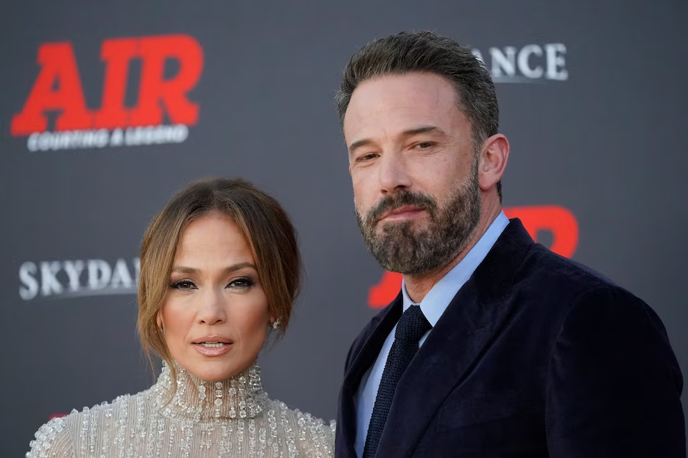 Pareja en evento de estreno de película 'Air'