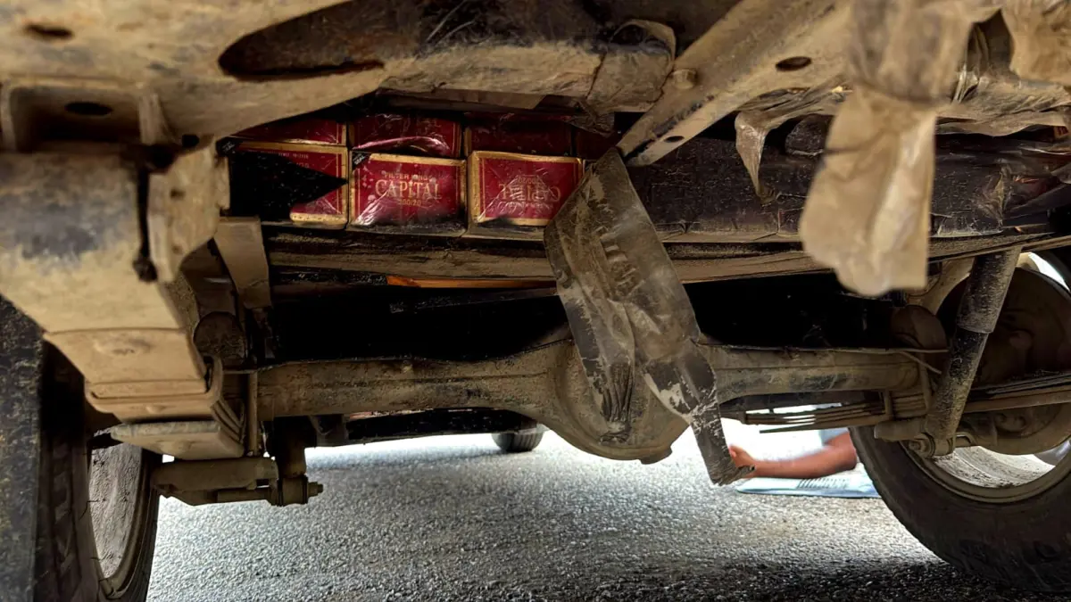 Incautan 76 mil cigarrillos de contrabando ocultos en el chasis de una camioneta en Santiago Rodríguez
