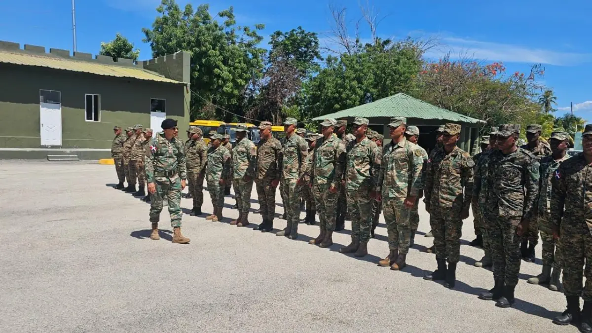 Comandante del Ejército supervisa tropas desplegadas en la frontera con Haití