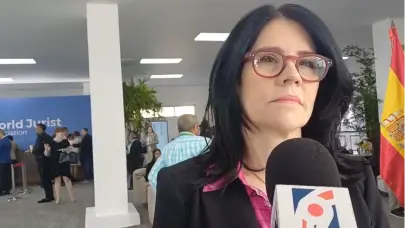 Alicia Ortega participa en panel sobre desinformación en el Congreso Mundial de Derecho