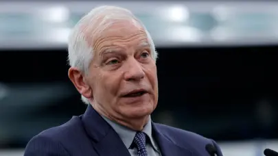 Josep Borrell sufre una caída y se rompe la clavícula durante su estancia en Bolivia