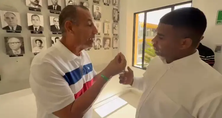 Desalojan al dirigente comunitario Juan Comprés de la Gobernación de Espaillat