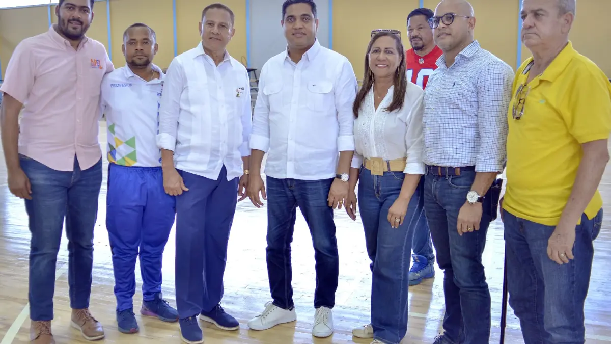 Ministro Kelvin Cruz supervisa trabajos en multiuso Garibaldi Almonte en Cotuí