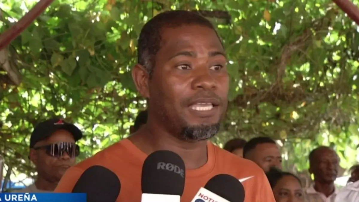 Comunitarios de La Ureña protestan por abandono: calles destruidas, basura y escuela sin terminar