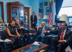Abinader aborda crisis haitiana con el congresista Adriano Espaillat