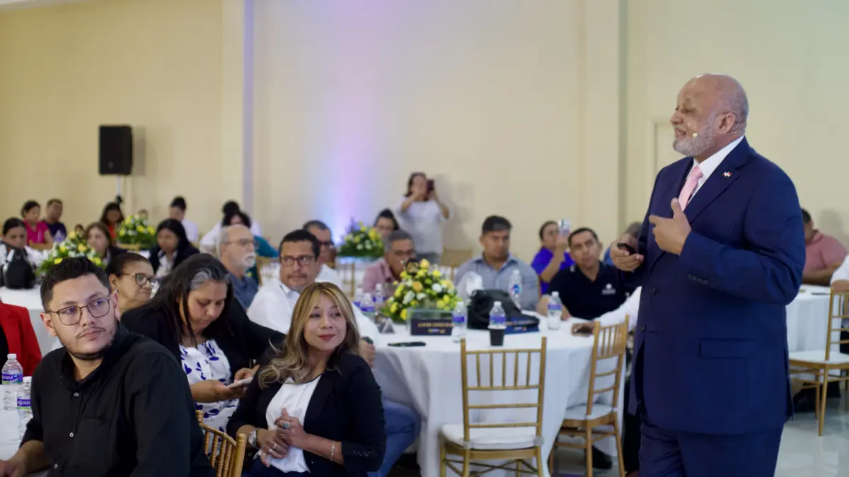 Roberto Fulcar presenta su conferencia “Liderazgo Trascendente” en Honduras