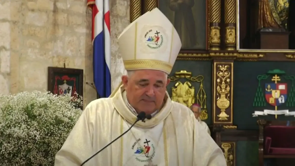 Feligreses celebran con misa la asunción de León XIV