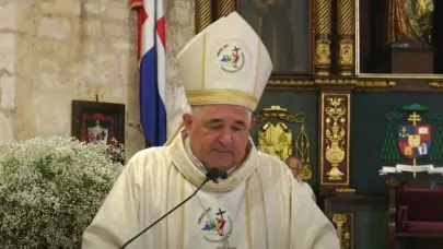 Feligreses celebran con misa la asunci&oacute;n de Le&oacute;n XIV