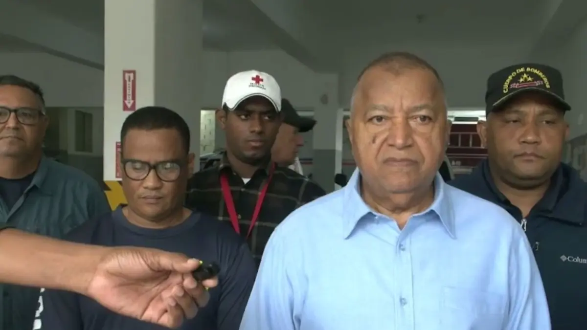 Autoridades aseguran no abandonaron área de búsqueda donde niña cayó en una alcantarilla