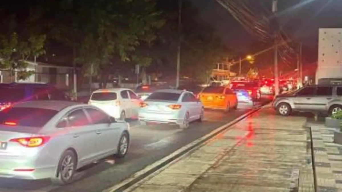 Denuncian caos vehicular diario en Las Praderas por congestión en Núñez de Cáceres