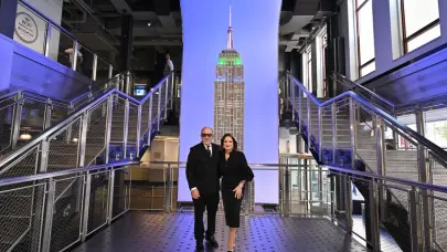 Empire State Building se ilumina de azul, verde y rosa para celebrar los 50 años de Gloria Estefan
