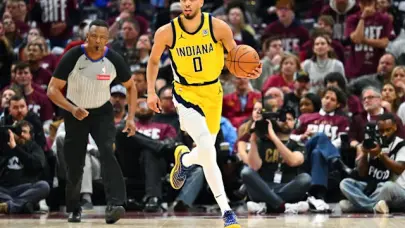 Un triple de Haliburton  le da a los Pacers la victoria sobre los Cavs y una ventaja de 2-0 en la serie