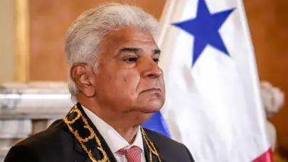 Panamá no puede vivir enfrentada, dice Mulino al visitar a menor herida durante protesta