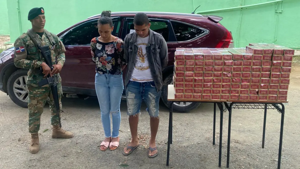 Arrestan pareja con contrabando de 39 mil cigarrillos ocultos en una jeepeta en Santiago Rodríguez