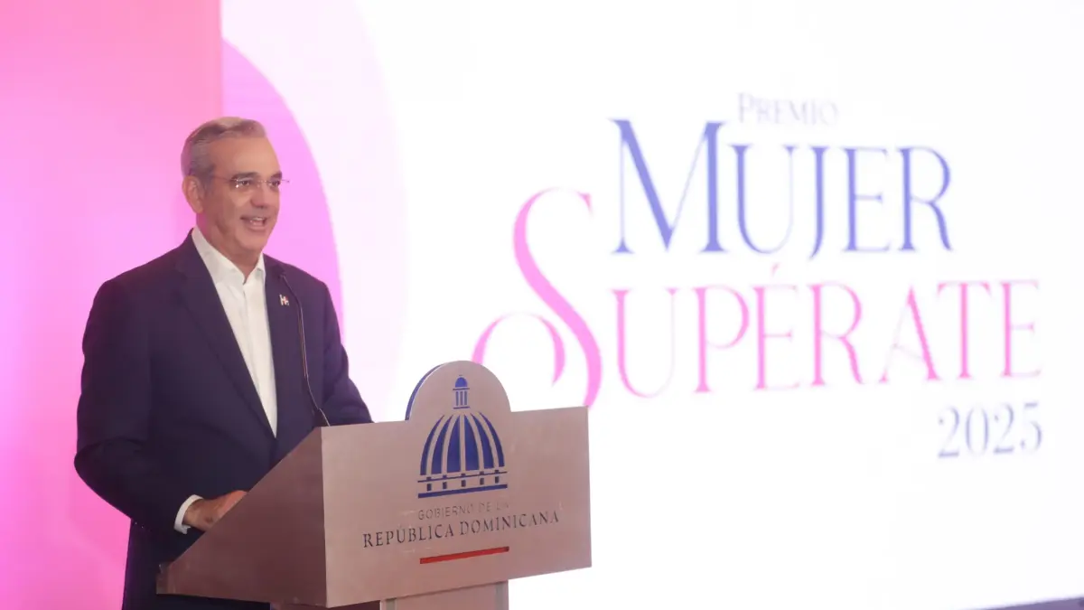 Abinader recomienda a las emprendedoras ser tacañas, para que sus negocios prosperen