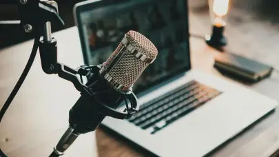 El vídeo y la IA marcarán el crecimiento del pódcast en 2025, según las plataformas