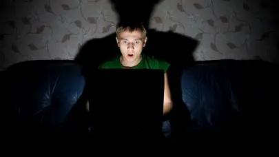 Trump firma la ley que prohíbe difundir sin permiso pornografía generada con IA