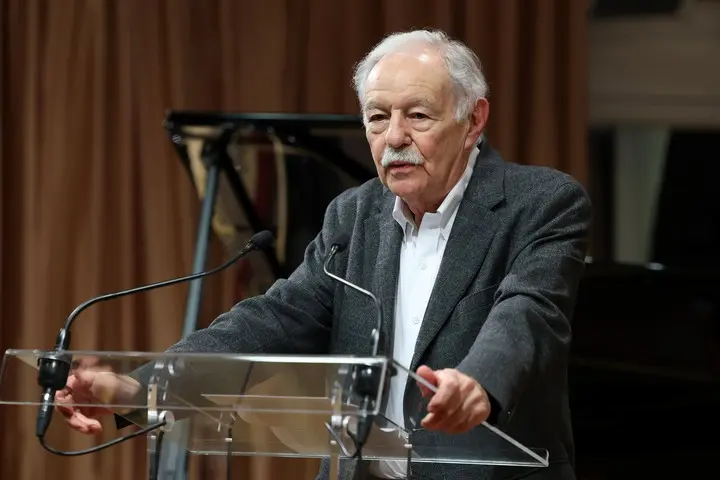 El escritor Eduardo Mendoza cree que la novela goza de una excelente salud y tiene voces nuevas