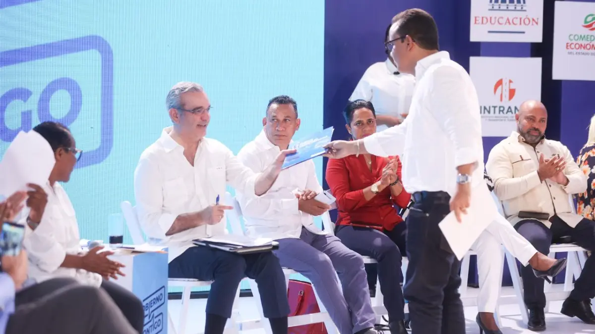 Abinader se reúne con comunitarios de San Cristóbal para impulsar soluciones a problematicas