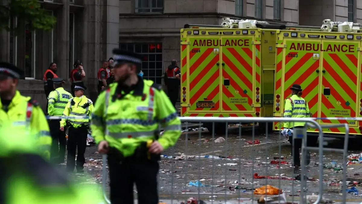 Conductor arrolla a una multitud durante celebraciones del Liverpool; hay un arrestado