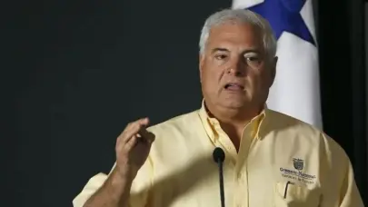 Martinelli celebra asilo en Bogotá contento y cantando El rey de José Alfredo Jiménez