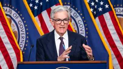 La Fed mantiene los tipos pese a la presi&oacute;n y alerta del impacto de la incertidumbre