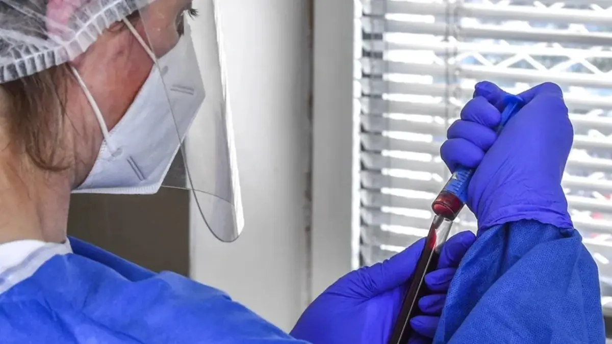 EE.UU. aprueba primer test sanguíneo para ayudar en la detección del alzhéimer